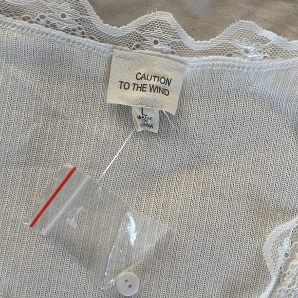 White button up t shirt with lace - Picture 2 of 3